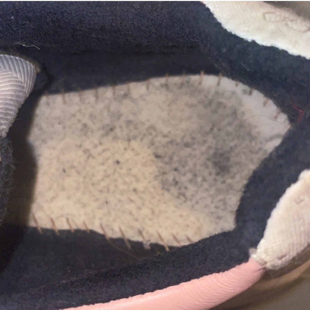 Authentic Gucci Rhyton Sneakers. - Picture 5 of 9